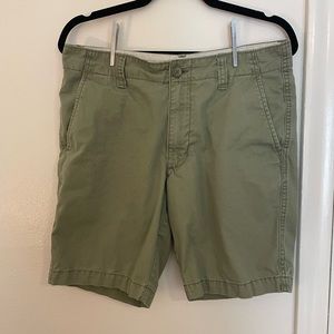 men’s old navy green shorts